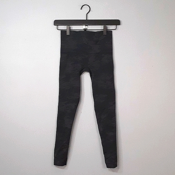 Spanx Black Camo Seamless Shaping Leggings - Picture 9 of 9